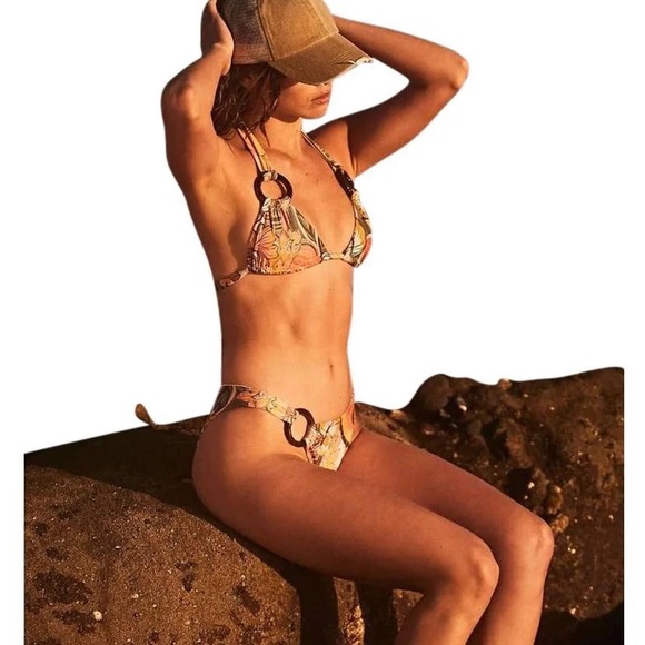BEACH RIOT ๐ Tropical Floral Bikini TOP - Picture 14 of 16
